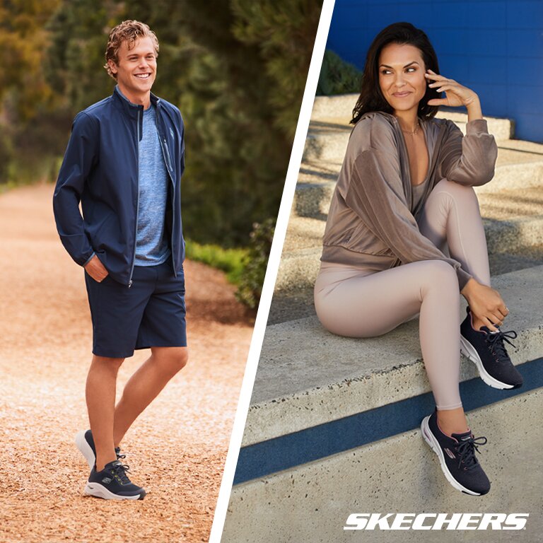 Sketchers Ein Mann der mit seinen Sketchers Schuhen steht und eine Frau die auf einer Stufe mit ihren Sketchers Schuhe sitzt