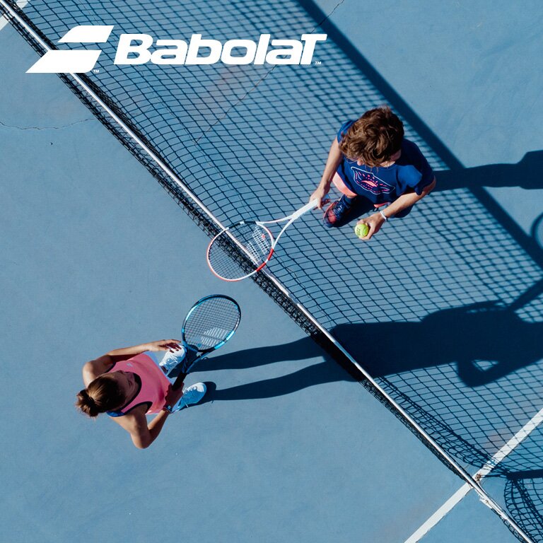 Babolat  Zwei Spieler auf einem Paddle-Tennis-Court